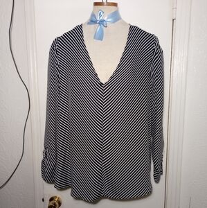 NWT Vince Camuto Black White Plus Size V Neck Pullover Blouse Size 3X